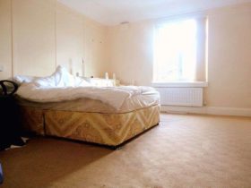 1 bedroom Property t...